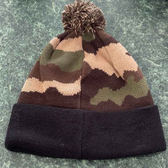 Vancouver Canucks NHL American Needle Camo Beanie - Picture 7 of 7